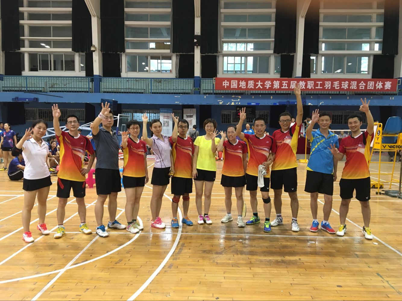 历史性突破-365英国官网羽毛球队挺进校四强