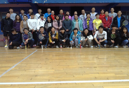 365英国官网师生羽毛球友谊赛顺利举行