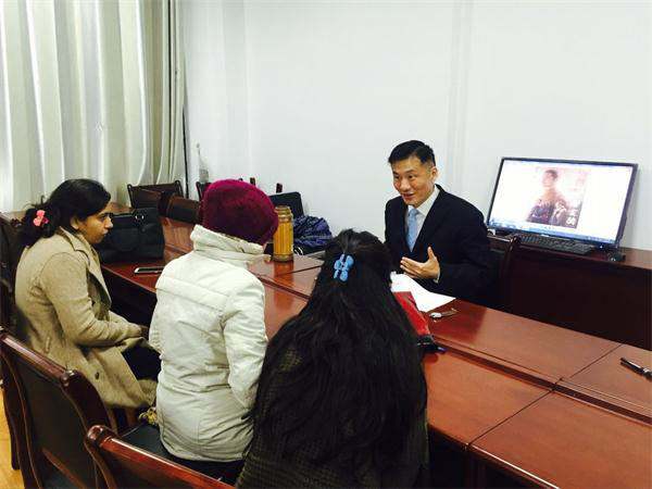 365英国官网高农老师为留学生作“中国历史与文化概况”讲座