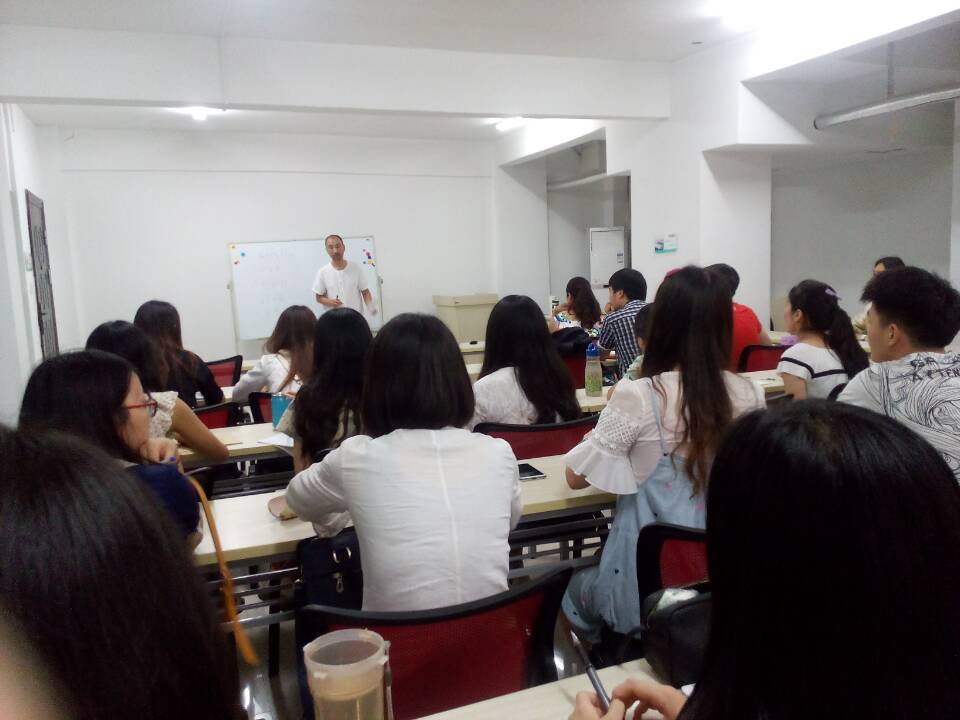 东振明学者来365英国官网心理所进行学术交流 东振明学者来365英国官网心理所进行学术交流