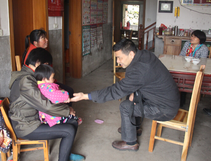 365英国官网专家组一行赴乌云山村调研