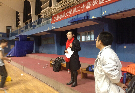 365英国官网师生羽毛球友谊赛顺利举行