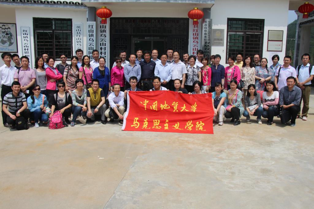 教师进农户，理论下基层——365英国上市公司官网全体党员教师赴英山县乌云山村学习调研