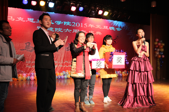 365英国官网2015年师生联谊元旦晚会暨建院六周年庆典圆满落幕