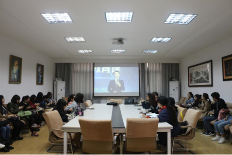 365英国上市公司官网组织集中观看专题电视课堂节目《同上一堂国家安全教育课》